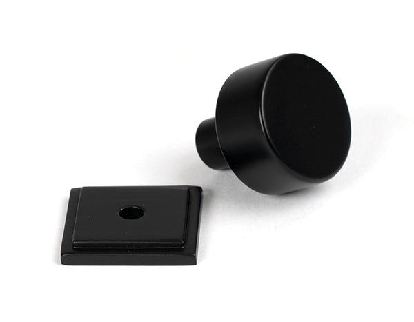 25mm Kelso Cabinet Knob Square Rose