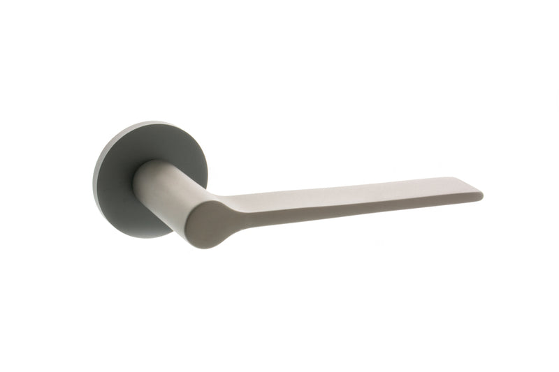Millhouse Brass Brindley Lever Door Handle on 5mm Slimline Round Rose