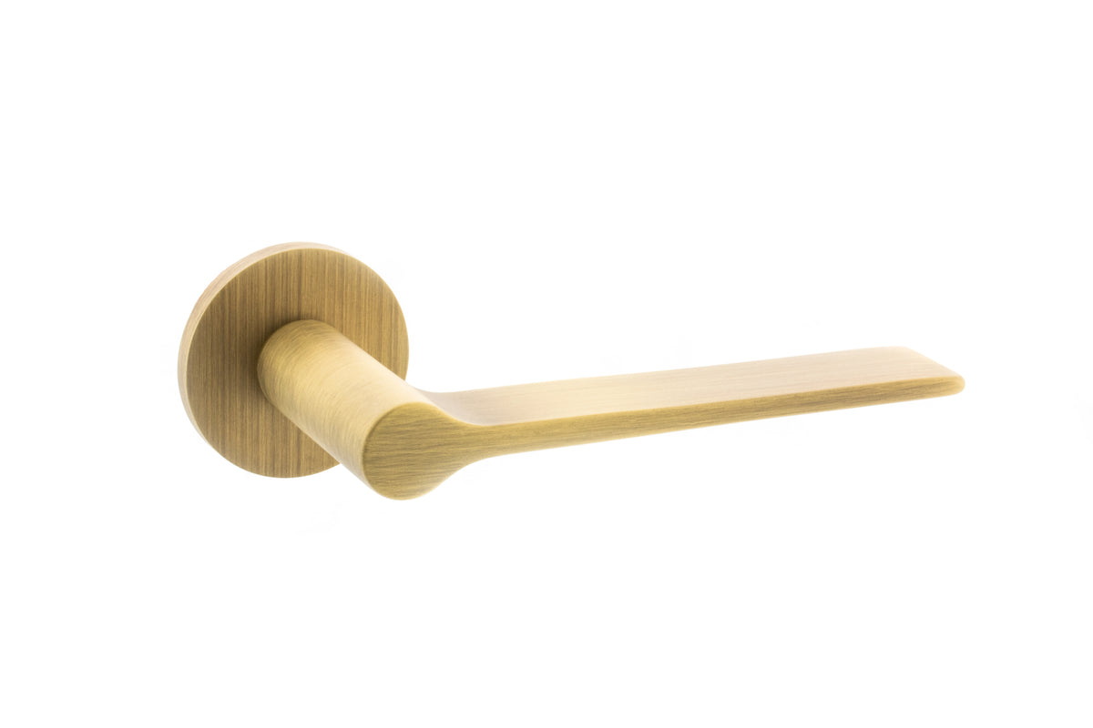 Millhouse Brass Brindley Lever Door Handle on 5mm Slimline Round Rose
